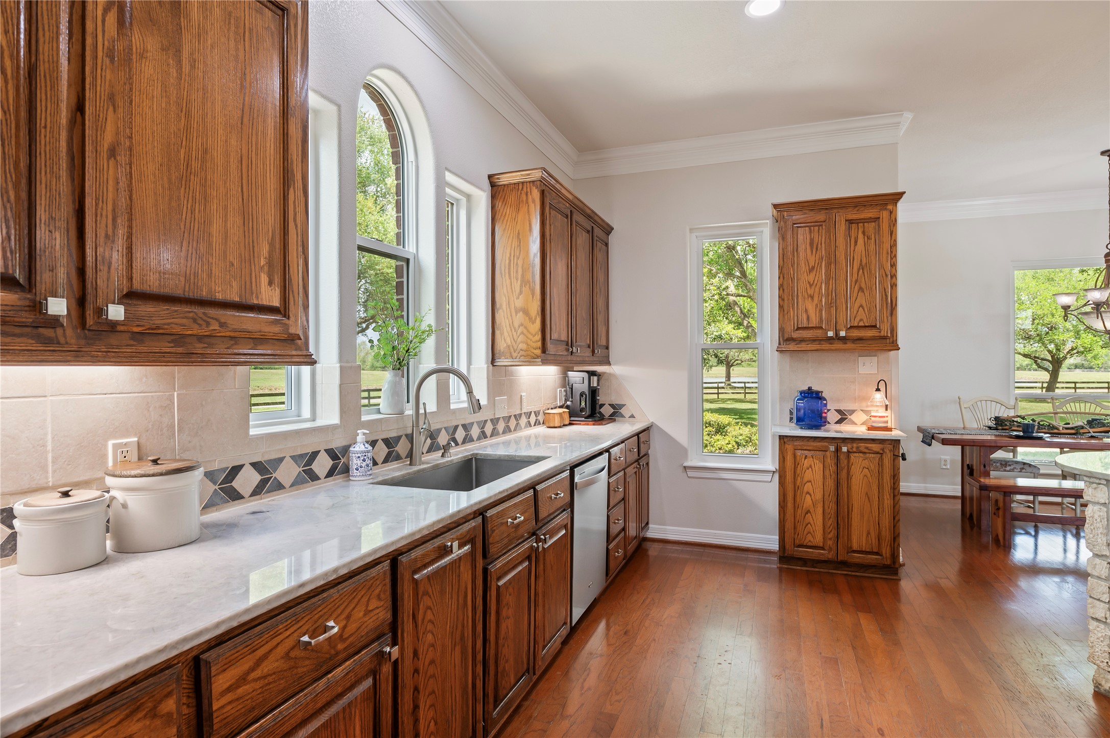 8211 Deats Lane Dickinson, TX 77539 - Photo 25 of 50 Additional highlights include crown molding, a walk-in pantry with ample storage, farmhouse sink, and under-cabinet lighting for both style and functionality.