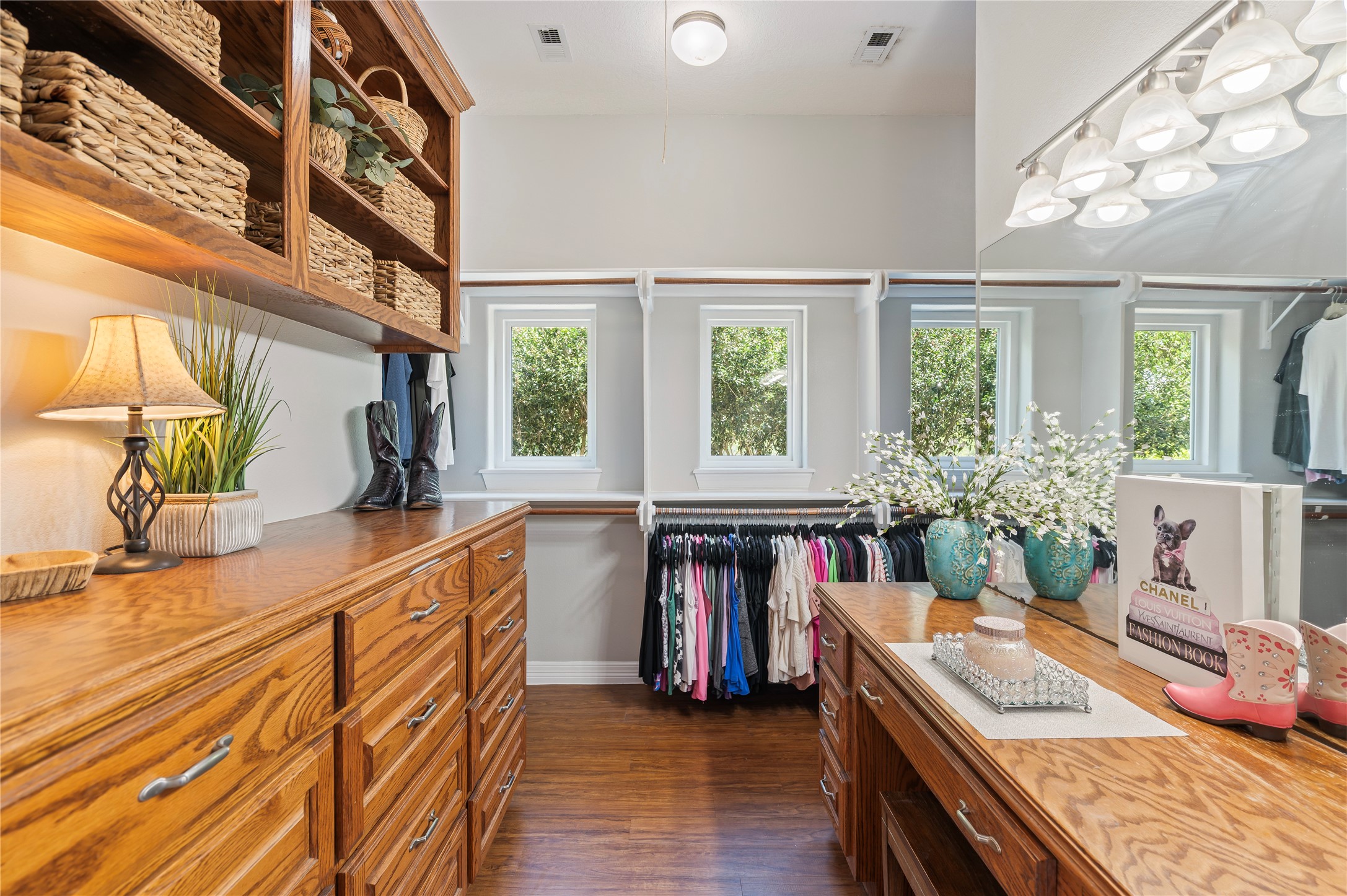 8211 Deats Lane Dickinson, TX 77539 - Photo 32 of 50 a living room with furniture and a table