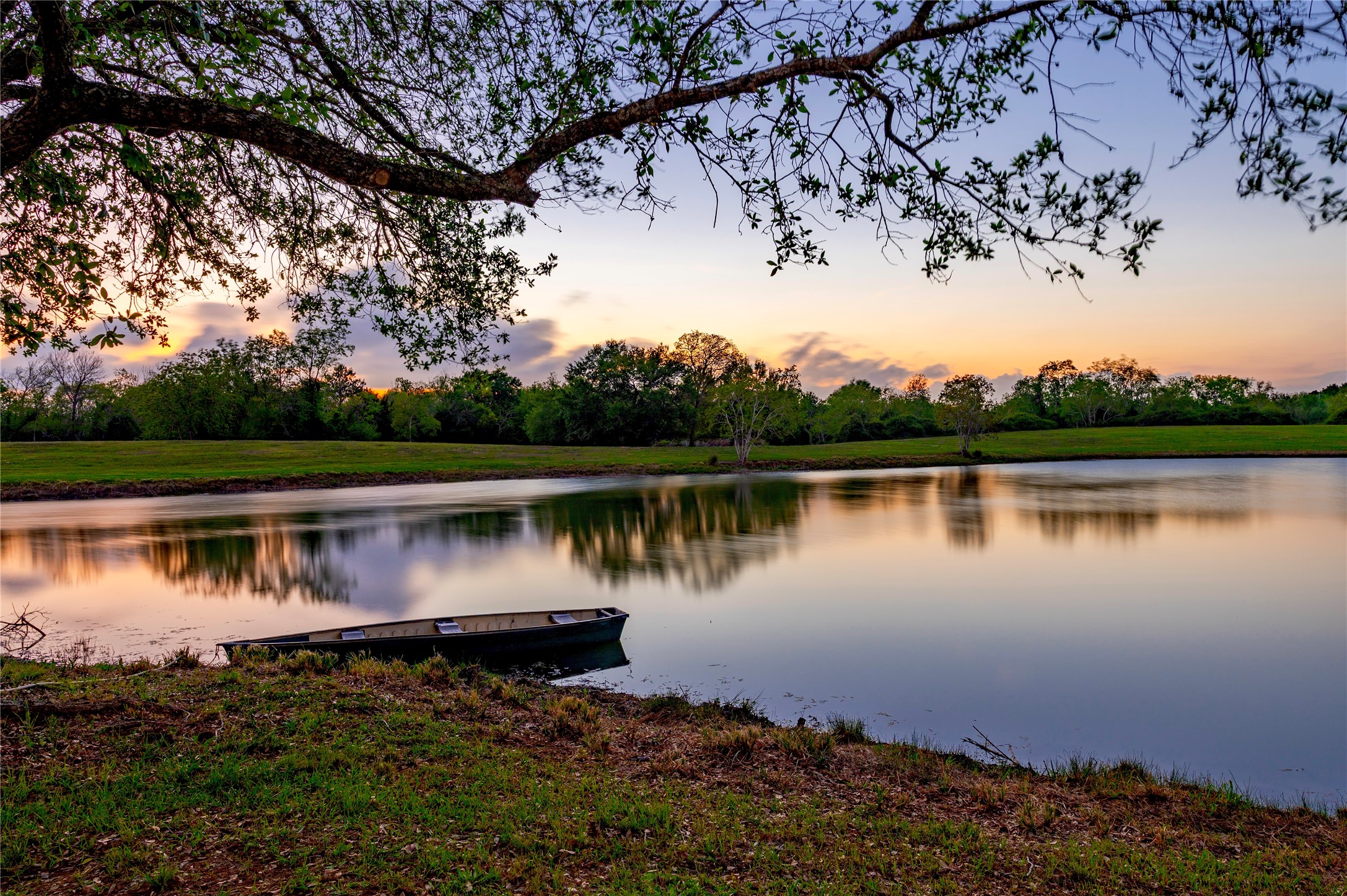 8211 Deats Lane Dickinson, TX 77539 - Photo 5 of 50 An idyllic setting for fishing, birdwatching, or simply enjoying the quiet beauty of the outdoors.
