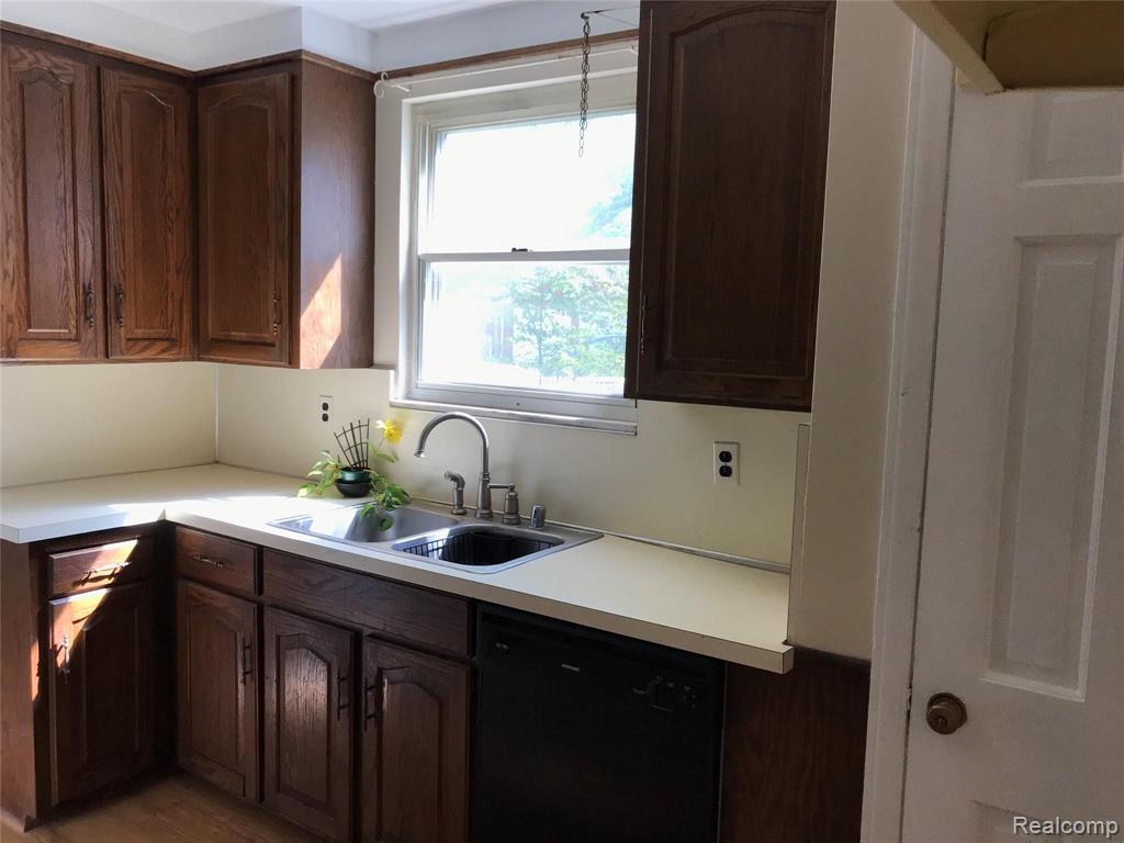 27820 Rackham Drive Lathrup Village, MI 48076 - Photo 9 of 31