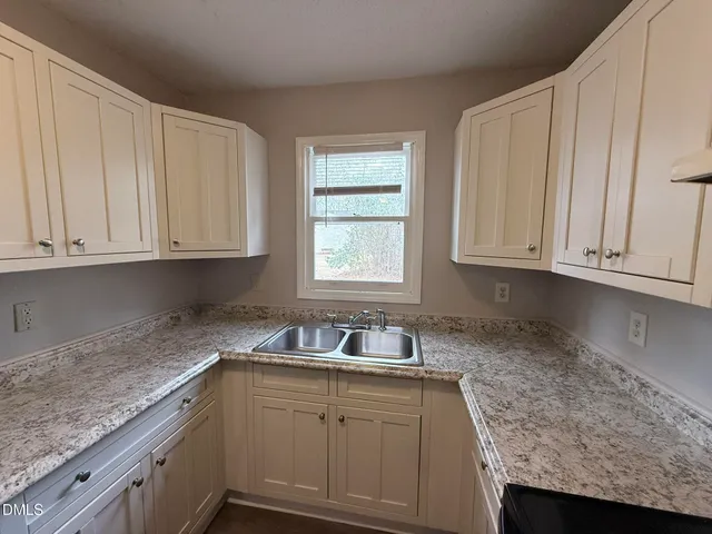 $1,035 | 2120 Hawkins Street, Unit A, Raleigh, NC 27610