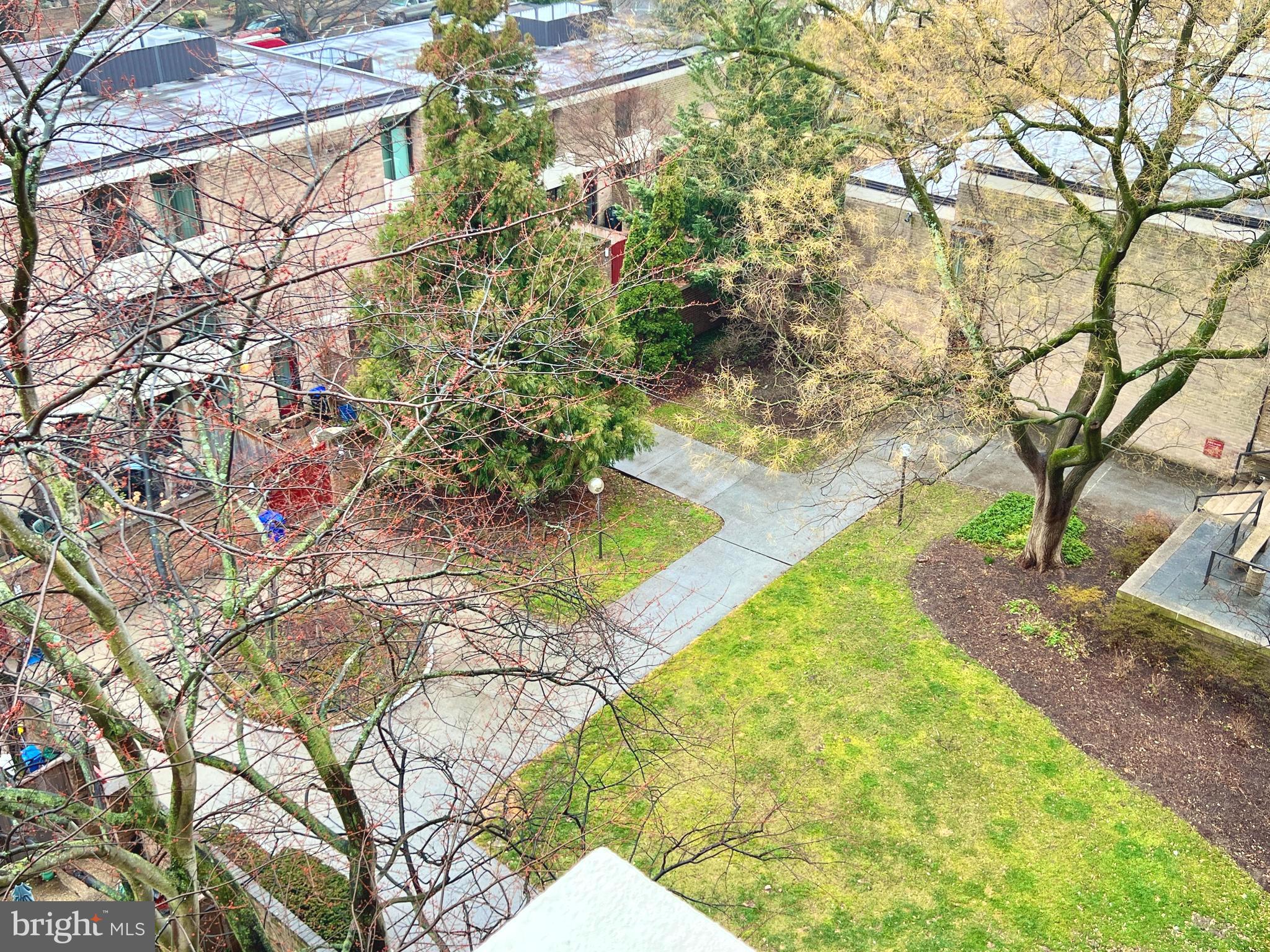 430 M Street Southwest, Unit N502 Washington, DC 20024 - Photo 8 of 27 a backyard of a house with lots of green space