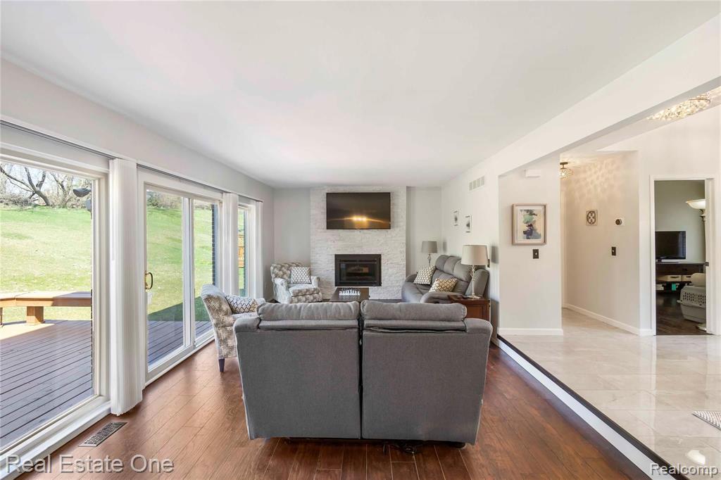 702 Ten Point Drive Rochester Hills, MI 48309 - Photo 7 of 34