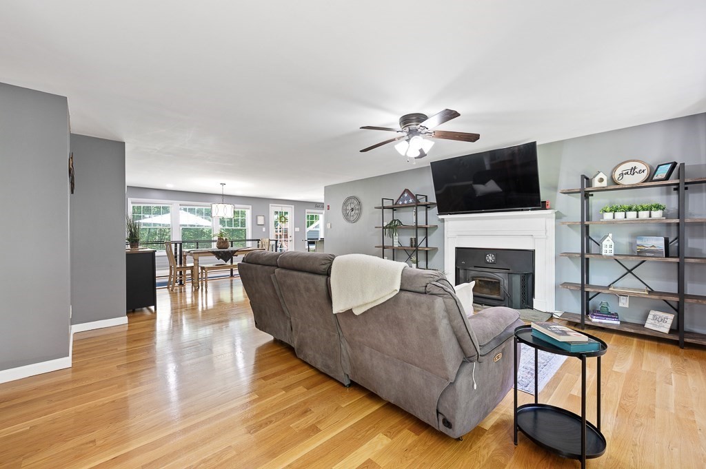 29 Carr Street Sutton, MA 01590 - Photo 4 of 41
