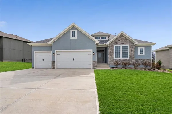 $635,000 | 7703 Green Street, Lenexa, KS 66227