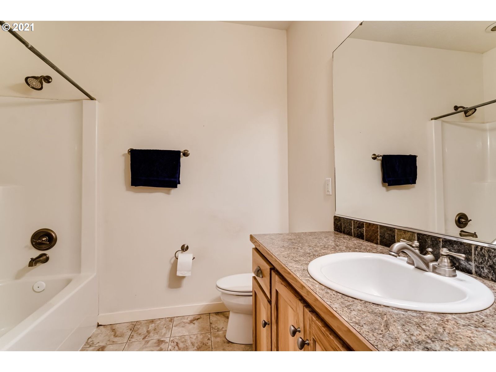 84989 Ridgeway Road Pleasant Hill, OR 97455 - Photo 15 of 31 Gallery Image 15