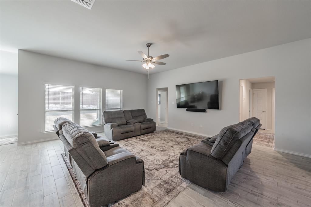 744 Stone Eagle Drive Azle, TX 76020 - Photo 5 of 40