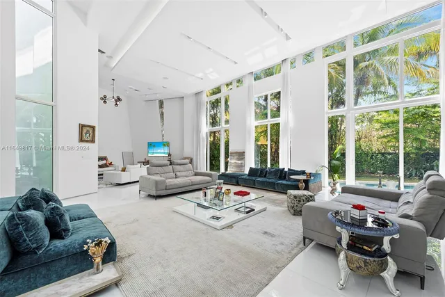 $8,500,000 | 480 Ocean Boulevard, Golden Beach, FL 33160