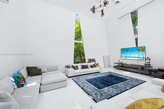 $8,500,000 | 480 Ocean Boulevard, Golden Beach, FL 33160