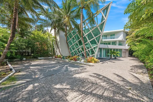 $8,500,000 | 480 Ocean Boulevard, Golden Beach, FL 33160