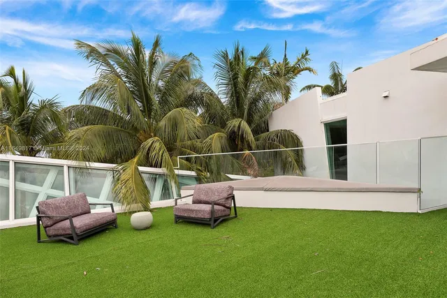 $8,500,000 | 480 Ocean Boulevard, Golden Beach, FL 33160