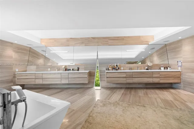 $8,500,000 | 480 Ocean Boulevard, Golden Beach, FL 33160