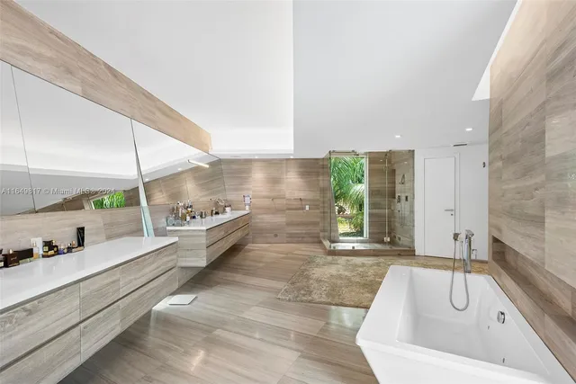 $8,500,000 | 480 Ocean Boulevard, Golden Beach, FL 33160