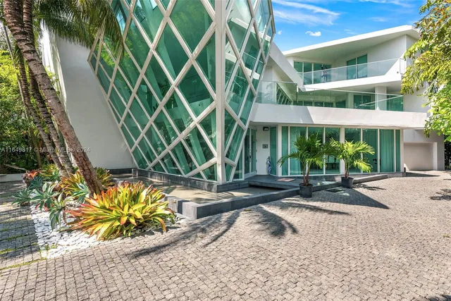 $8,500,000 | 480 Ocean Boulevard, Golden Beach, FL 33160