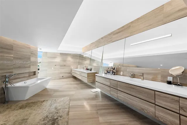 $8,500,000 | 480 Ocean Boulevard, Golden Beach, FL 33160