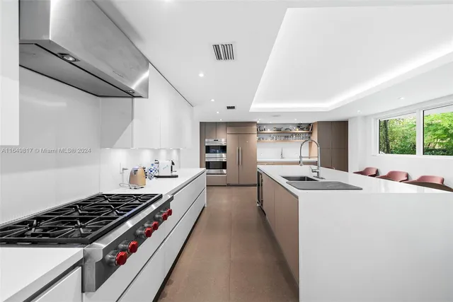 $8,500,000 | 480 Ocean Boulevard, Golden Beach, FL 33160