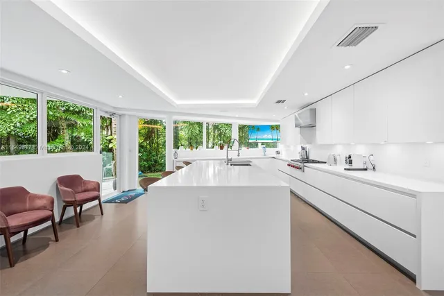 $8,500,000 | 480 Ocean Boulevard, Golden Beach, FL 33160