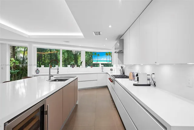 $8,500,000 | 480 Ocean Boulevard, Golden Beach, FL 33160