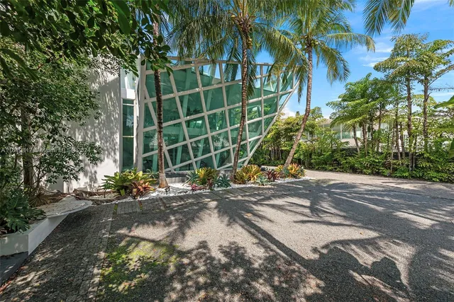 $8,500,000 | 480 Ocean Boulevard, Golden Beach, FL 33160