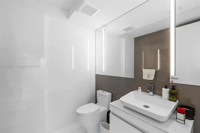 $8,500,000 | 480 Ocean Boulevard, Golden Beach, FL 33160