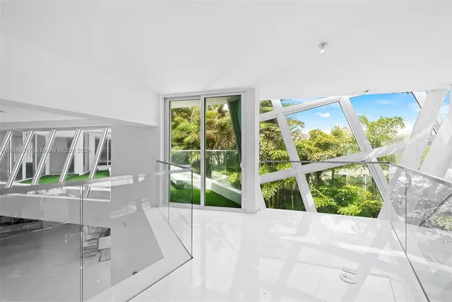 $8,500,000 | 480 Ocean Boulevard, Golden Beach, FL 33160