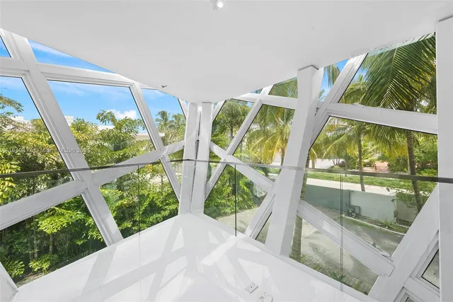 $8,500,000 | 480 Ocean Boulevard, Golden Beach, FL 33160