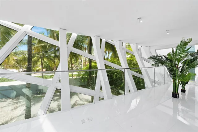 $8,500,000 | 480 Ocean Boulevard, Golden Beach, FL 33160