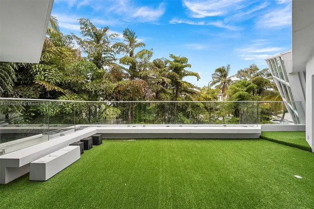 $8,500,000 | 480 Ocean Boulevard, Golden Beach, FL 33160