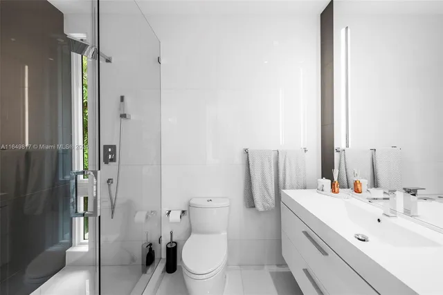 $8,500,000 | 480 Ocean Boulevard, Golden Beach, FL 33160