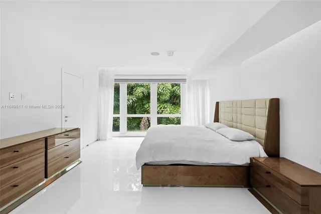 $8,500,000 | 480 Ocean Boulevard, Golden Beach, FL 33160