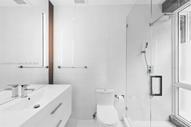 $8,500,000 | 480 Ocean Boulevard, Golden Beach, FL 33160