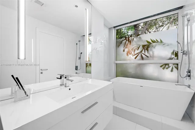 $8,500,000 | 480 Ocean Boulevard, Golden Beach, FL 33160