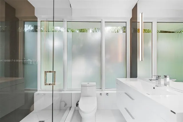 $8,500,000 | 480 Ocean Boulevard, Golden Beach, FL 33160