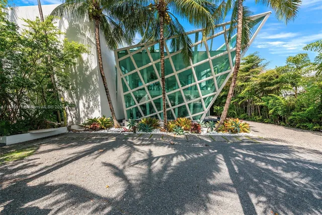 $8,500,000 | 480 Ocean Boulevard, Golden Beach, FL 33160