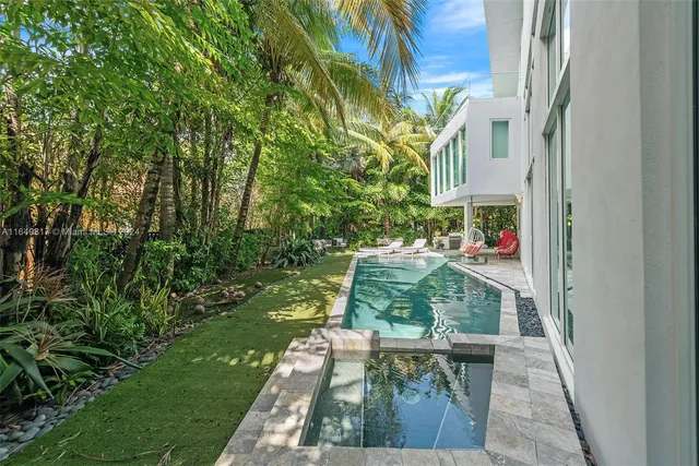 $8,500,000 | 480 Ocean Boulevard, Golden Beach, FL 33160