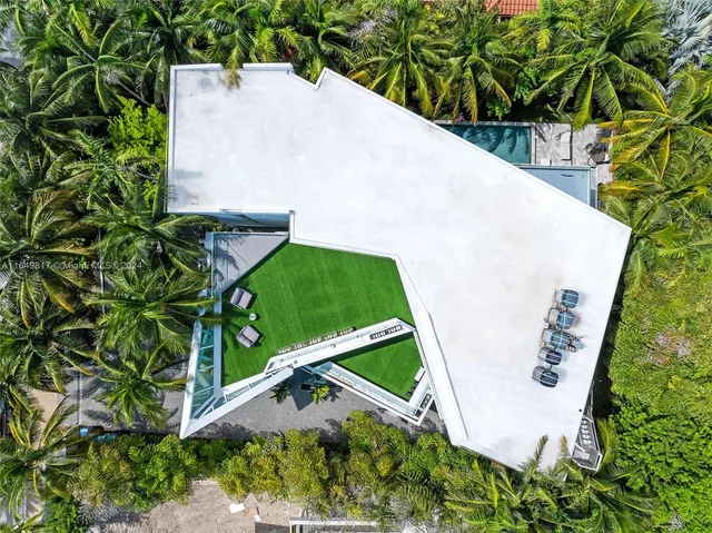 $8,500,000 | 480 Ocean Boulevard, Golden Beach, FL 33160