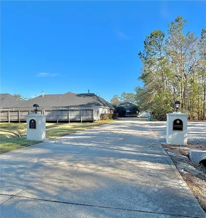 $235,000 | 201 B Libra Avenue, Unit B, Mandeville, LA 70471