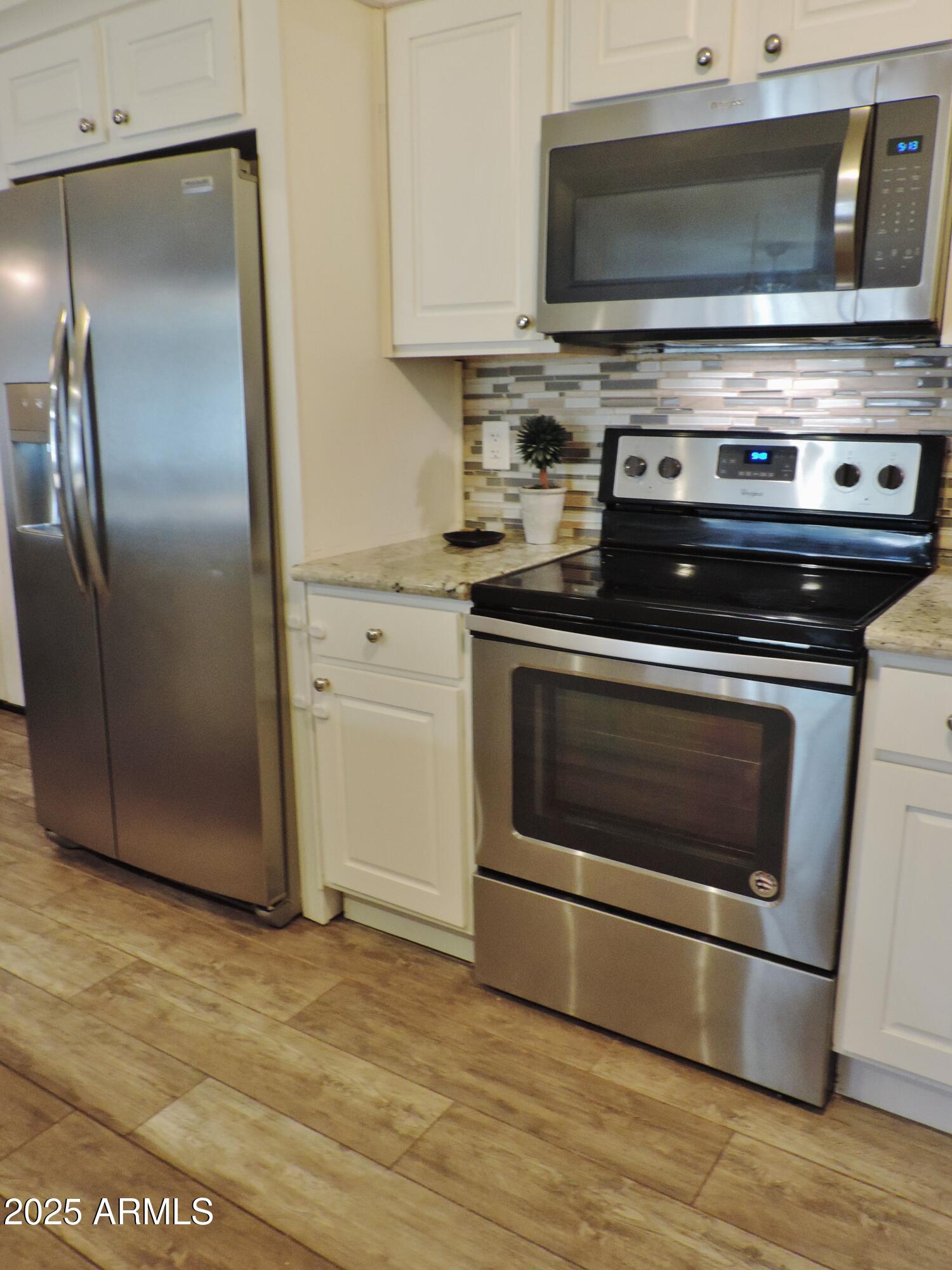 764 North Thunderbird Drive Apache Junction, AZ 85120 - Photo 22 of 74 a kitchen with a stove and a microwave