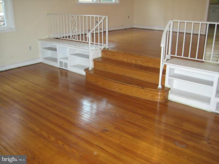 424 East Eagle Road Havertown, PA 19083 - Photo 4 of 17 Living Room