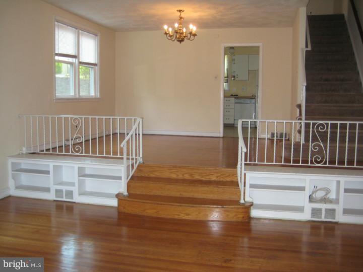 424 East Eagle Road Havertown, PA 19083 - Photo 5 of 17 Living Room