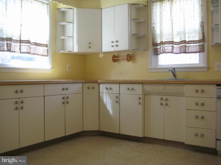 424 East Eagle Road Havertown, PA 19083 - Photo 9 of 17 Kitchen