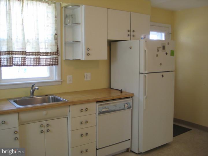 424 East Eagle Road Havertown, PA 19083 - Photo 10 of 17 Kitchen
