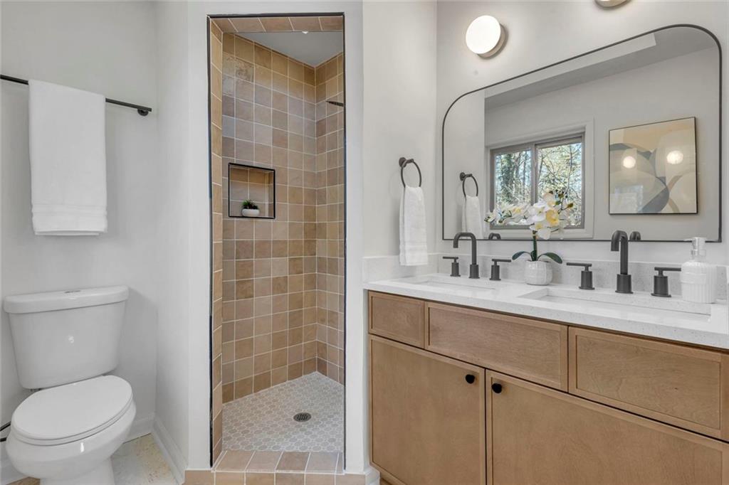 260 Devilla Trace Fayetteville, GA 30214 - Photo 26 of 47 a bathroom with a sink a toilet a shower and a mirror