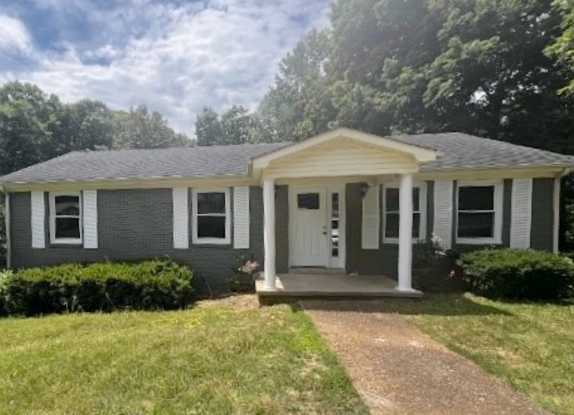 630 Lakeview Court Tennessee Ridge, TN 37178 - Photo 2 of 33