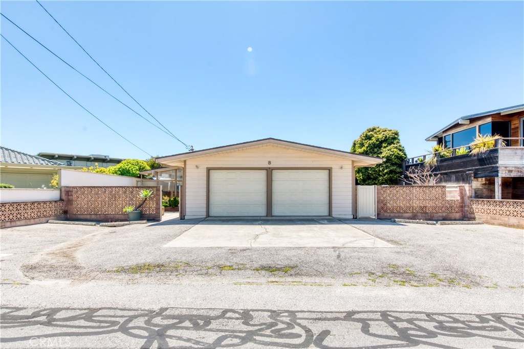 8 Ocean Front Lane, Unit AB Cayucos, CA 93430 - Photo 28 of 36 a view of a house with a outdoor space