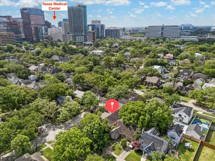 $885,000 | 2103 Swift Boulevard, Houston, TX 77030