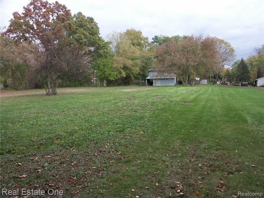 1250 Union Lake Road White Lake, MI 48386 - Photo 3 of 10