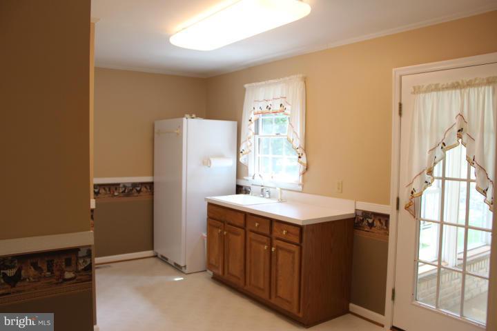 15467 Falling Waters Road Williamsport, MD 21795 - Photo 13 of 30 Laundry/ Mud Room