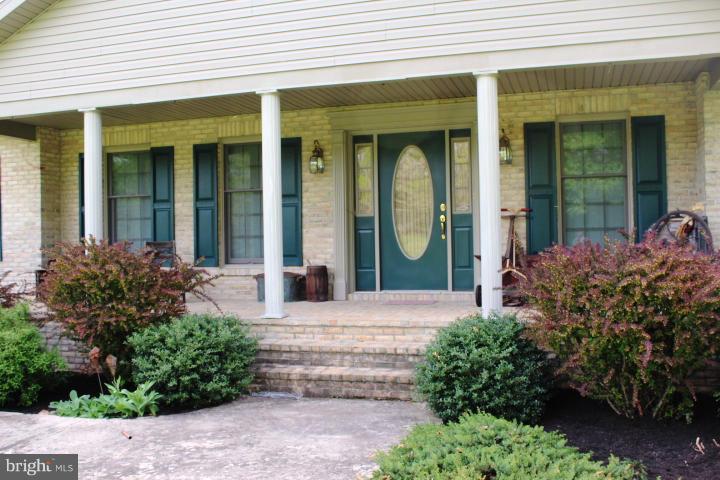 15467 Falling Waters Road Williamsport, MD 21795 - Photo 3 of 30 Exterior (Front)