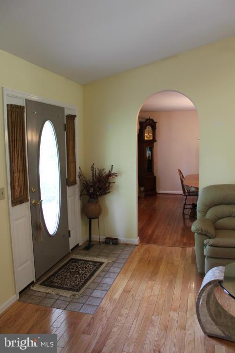 15467 Falling Waters Road Williamsport, MD 21795 - Photo 4 of 30 Entry